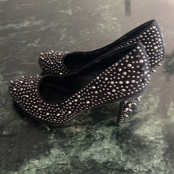 Gorgeous studded heals - Picture 3 of 5